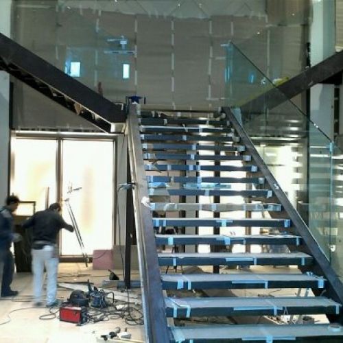 escaleras metalicas para local comercial