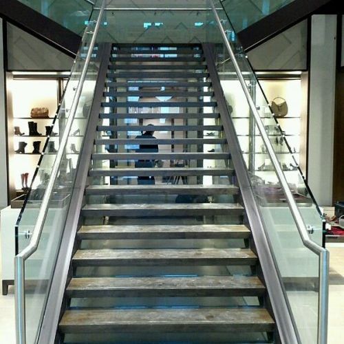 escaleras metalicas para local comercial
